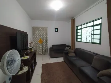 Alugar Casa / Padrão em Mococa. apenas R$ 900,00