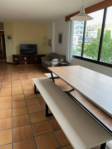 Apartamento à venda em Enseada no Guarujá (SP).