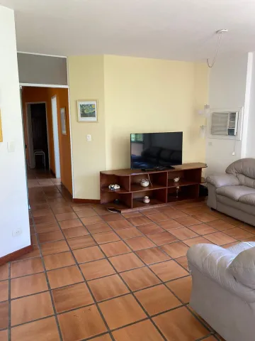 Apartamento à venda em Enseada no Guarujá (SP).