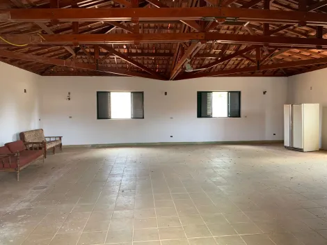 Salão à venda, 150 m² de construção em Guaranésia (MG).