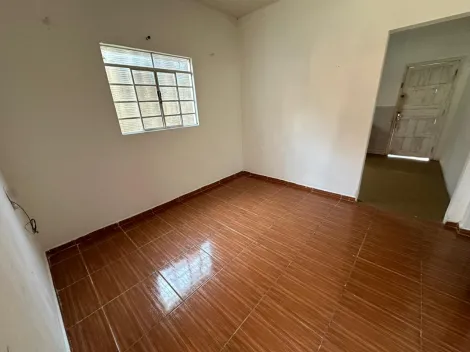 Alugar Casa / Padrão em Mococa. apenas R$ 600,00