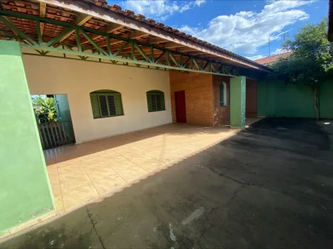 Alugar Casa / Padrão em Mococa. apenas R$ 1.500,00